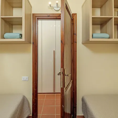 Caterina Con Depandance Punta Molara