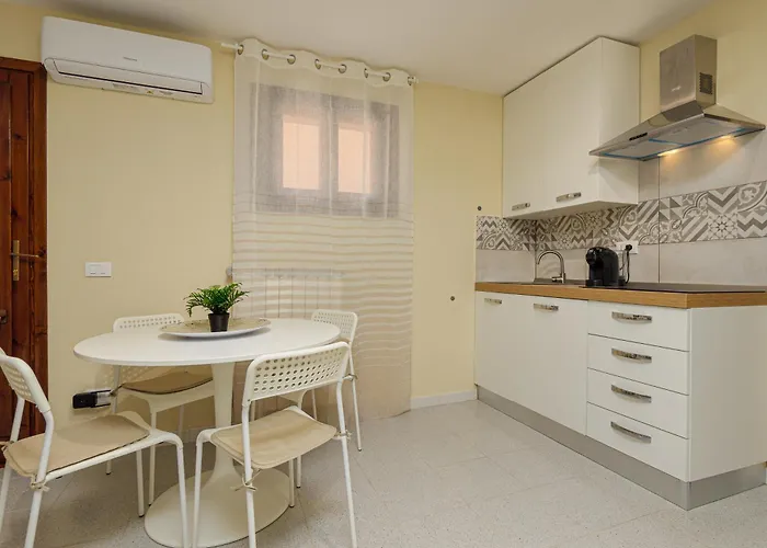 Caterina Con Depandance Punta Molara