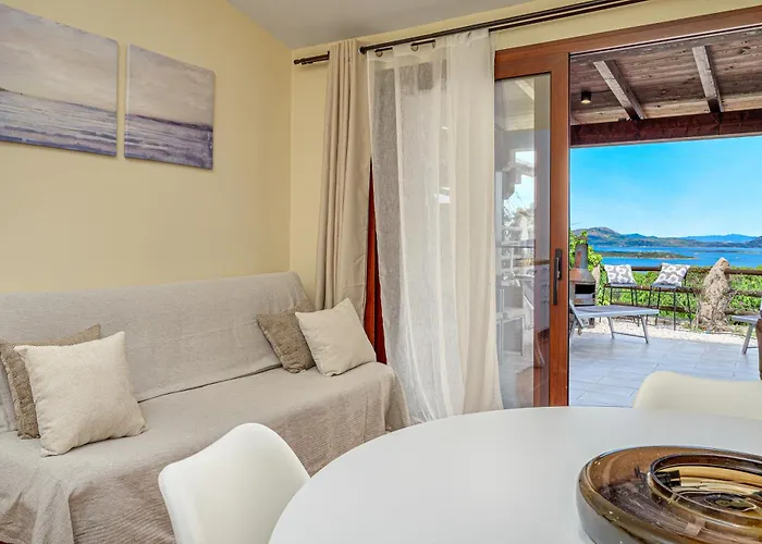 Caterina Con Depandance Punta Molara